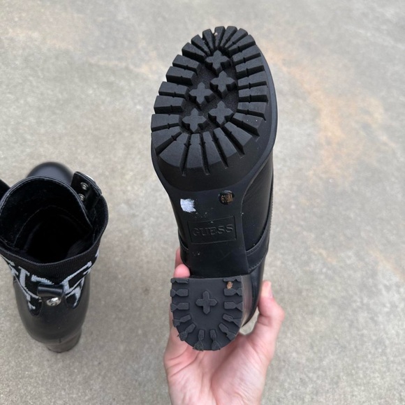 Cool vintage y2k 2000s black and white Guess platform heel goth style boots! 🦇 - Picture 7 of 8